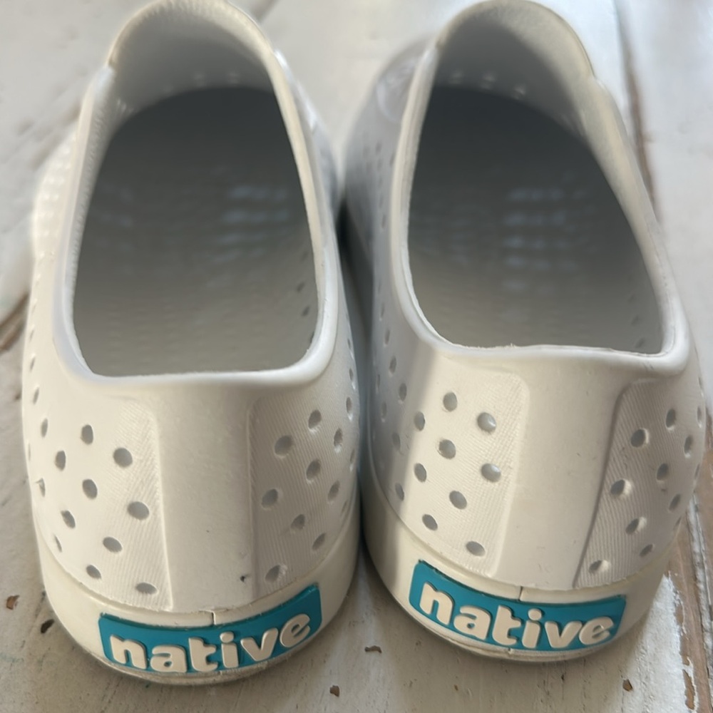 Native Shoes,‎ Jefferson , White, Size J6 (Juniors 6) - Picture 2 of 7